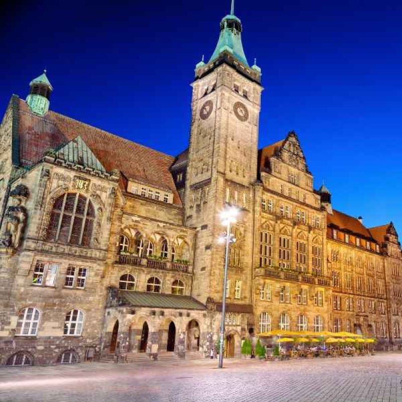 Wahrzeichen der Stadt Chemnitz am Abend.